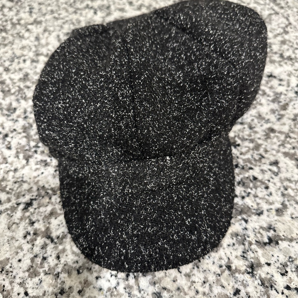 Stylish Black and Gray Tweed Cap